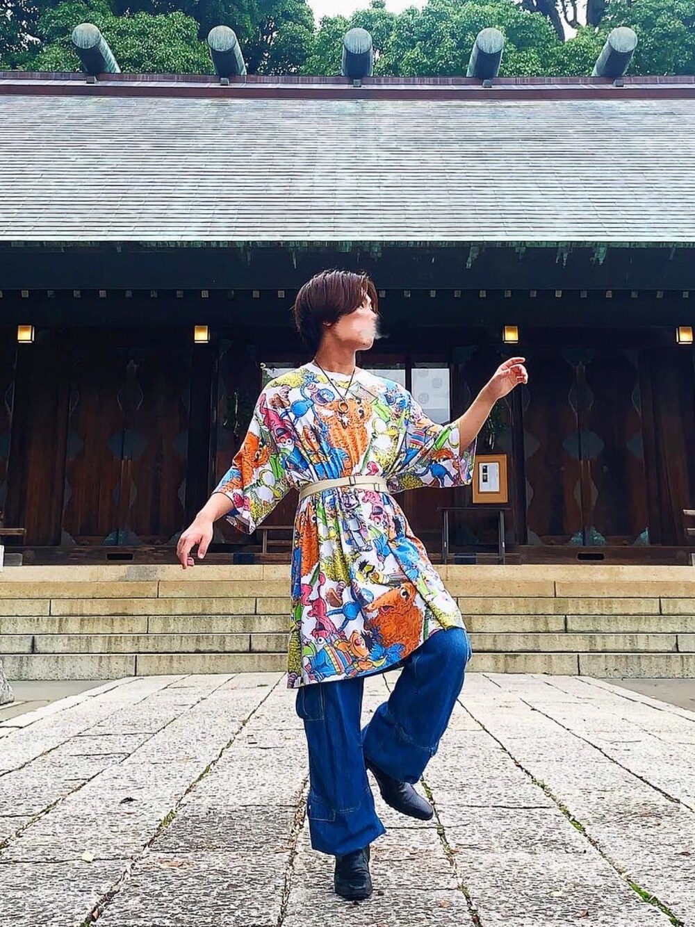 「お洒落さんとつながりたい、オーバーサイズ、春夏コーデ、ootd、古着コーデ、ビックシルエット、ブーツ、今日のコーデ、青、オレンジ」｜「YOSUKEの「YOSUKE/ヨースケ」メンズヒールアップショートブーツ（ブーツ、ブラック系）」を使った、Lareさん（メンズ・50cm）の夏コーディネートの1枚目の写真