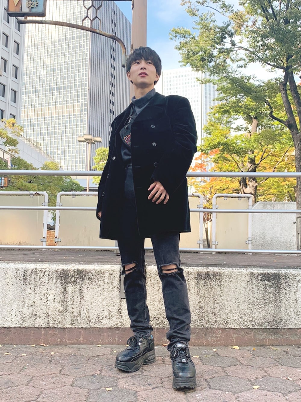 「Paul Smith、オトナカジュアル、ブラック、休日スタイル、GU、KENZO、YOSUKE、HARE」｜「Paul Smithのアイテム（テーラードジャケット、ブラック系）」を使った、tatlabさん（メンズ・170cm）の春コーディネートの1枚目の写真