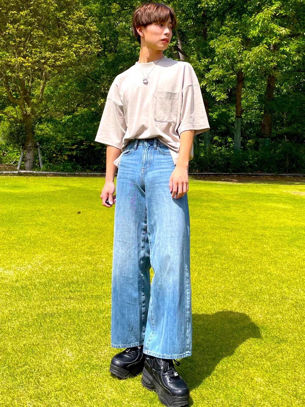 「シンプル、おしゃれさんと繋がりたい、シャツスタイル、春夏コーデ、きれいめカジュアル、Tシャツ、タックイン」｜「GUのアイテム（トップス、ベージュ系）」を使った、tatlabさん（メンズ・170cm）の春コーディネートの1枚目の写真