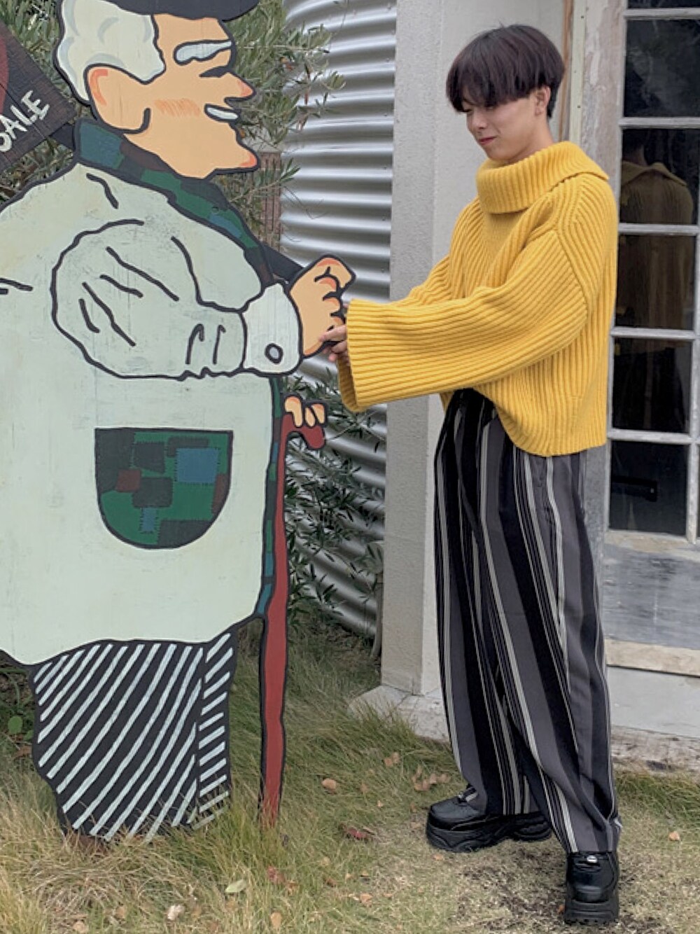 「これが私をアゲる服、シンプルコーデ、ストライプパンツ、ストライプコーデ、ストライプ、ビッグシルエット、YOSUKE、HARE」｜「HAREのアイテム（ニット/セーター、イエロー系）」を使った、tatlabさん（メンズ・170cm）の春コーディネートの1枚目の写真