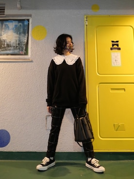 「ブラック×ホワイト」｜「アイテム（スウェット）」を使った、中田クルミさん（レディース・168cm）の秋コーディネート