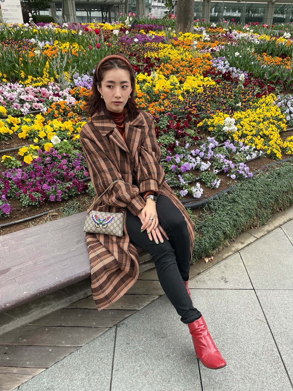 「春コーデ、今日のコーデ、プチプラ、春カラースタイル、ブラウンコーデ、中田クルミ、大人コーデ」｜「MURUAのルーズムードチェスターコート（チェスターコート、その他）」を使った、中田クルミさん（レディース・168cm）の春コーディネートの1枚目の写真