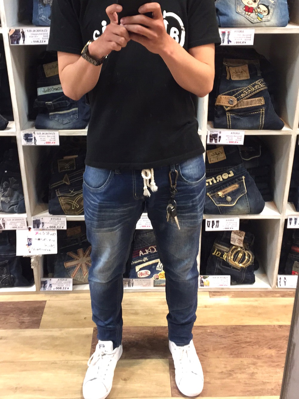 「Tシャツ、クラシカルエルフ、ランデニ、スタンスミス」｜「classicalelfのアイテム（デニムパンツ、ブルー系）」を使った、ひろぴん（クラシカルエルフ）さん（メンズ・174cm）の夏コーディネートの1枚目の写真