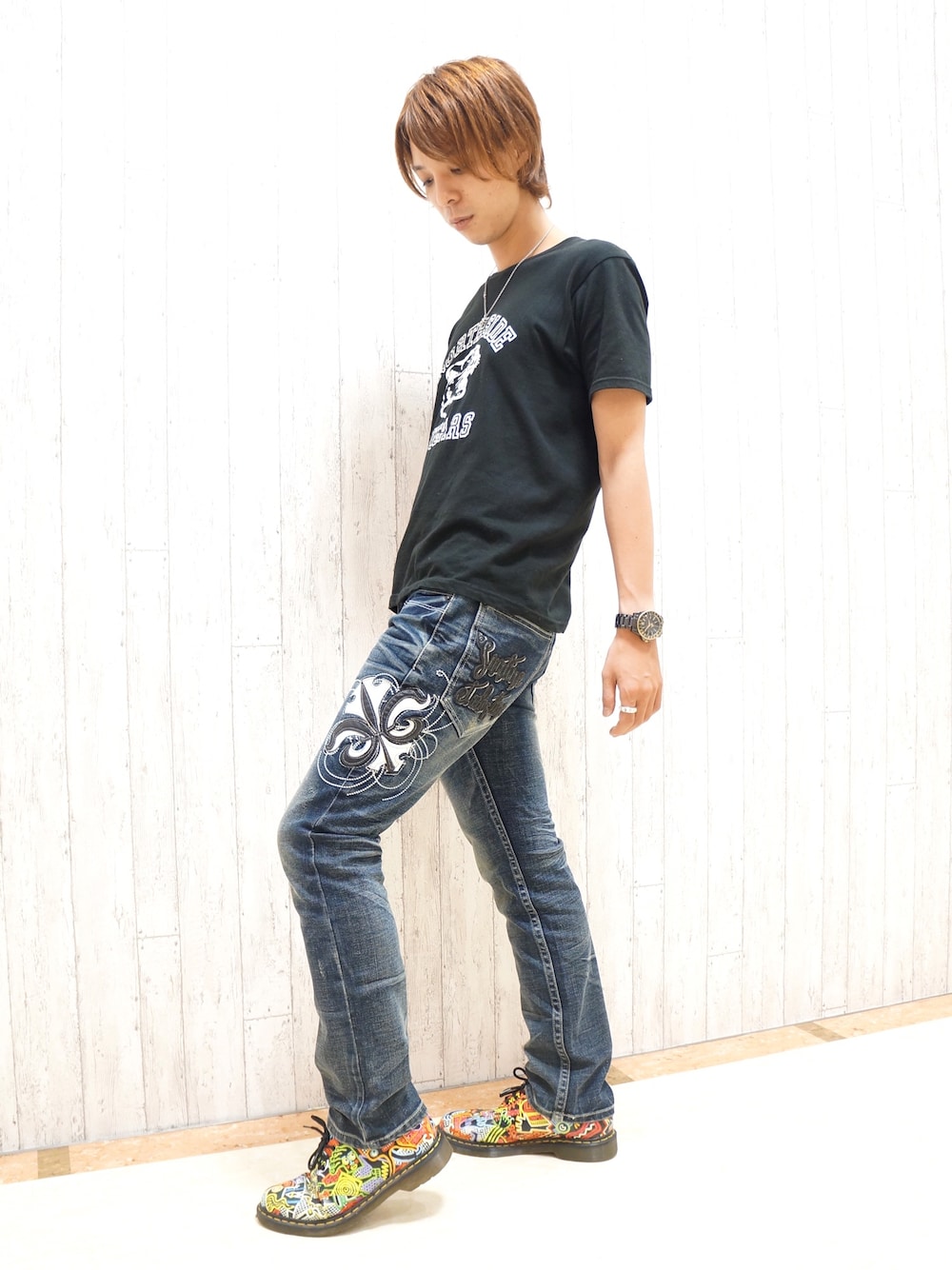 「ジーンズ、夏、Tシャツ、ドクターマーチン、デニムパンツ、ラフ、カジュアルコーデ、おしゃれさんと繋がりたい、クラシカルエルフ、classicalelf」｜「classicalelfのアイテム（Tシャツ/カットソー、ブラック系）」を使った、ひろぴん（クラシカルエルフ）さん（メンズ・174cm）の夏コーディネートの1枚目の写真