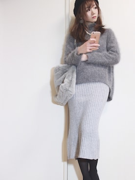 「titivate（ティティベイト）のﾌｪｲｸﾌｧｰｼｮﾙﾀﾞｰﾊﾞｯｸﾞ（ショルダーバッグ、グレー系）」を使った、SHIORIさん（レディース・164cm）の冬コーディネート