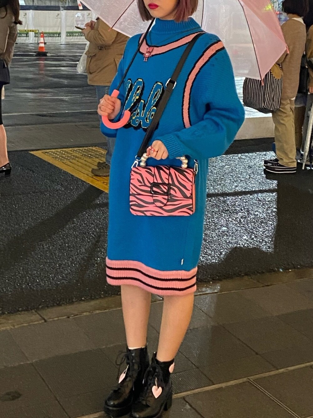 「fashion、ootd、STYLE、little sunny bite、outfit、ニットワンピース、秋のコーデ、秋コーデ、私の推しブランド」｜「SKINNYDIP LONDONのアイテム（ショルダーバッグ、ピンク系）」を使った、haruuupikaさん（レディース・158cm）の秋コーディネートの1枚目の写真