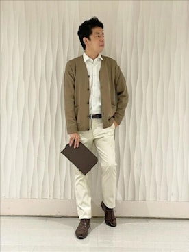 「アイテム（クラッチバッグ）」を使った、TAKEO KIKUCHIさん（メンズ・174cm）の秋コーディネート