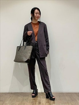 「TAKEO KIKUCHI（タケオキクチ）のアイテム（ノーカラージャケット）」を使った、TAKEO KIKUCHIさん（レディース・164cm）の秋コーディネート