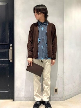 「アイテム（クラッチバッグ）」を使った、TAKEO KIKUCHIさん（メンズ・173cm）の秋コーディネート