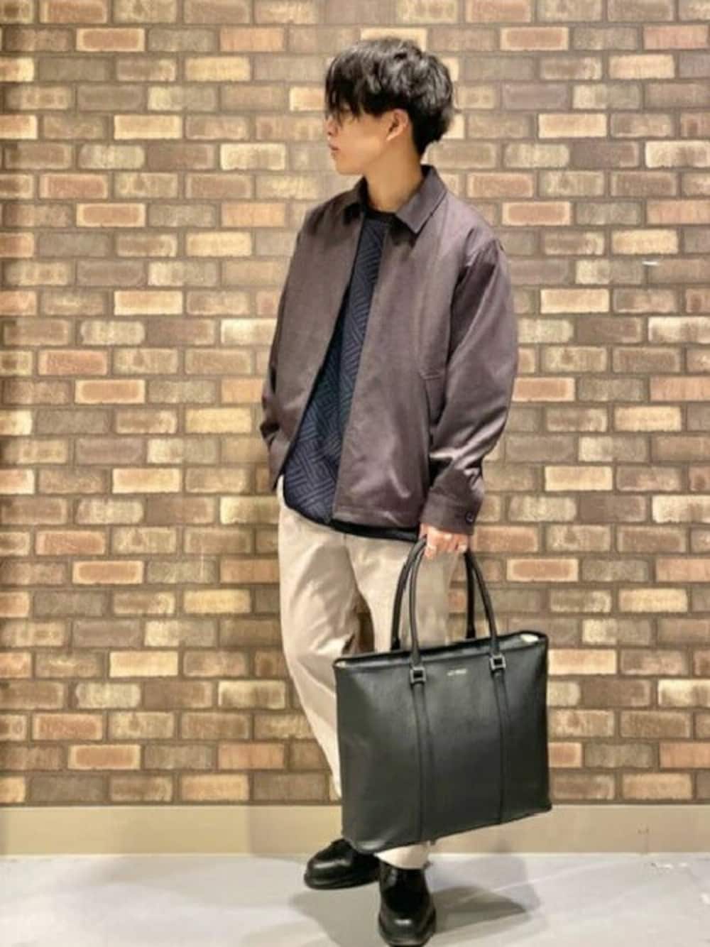 「トートバッグ、トレーナー、タケオキクチ(TAKEO KIKUCHI)、TAKEO KIKUCHI、ジップブルゾン」｜「TAKEO KIKUCHIの抗ウイルス　ジャージ ZIP ブルゾン（ブルゾン、ブラウン系）」を使った、TAKEO KIKUCHIさん（メンズ・167cm）の秋コーディネートの1枚目の写真