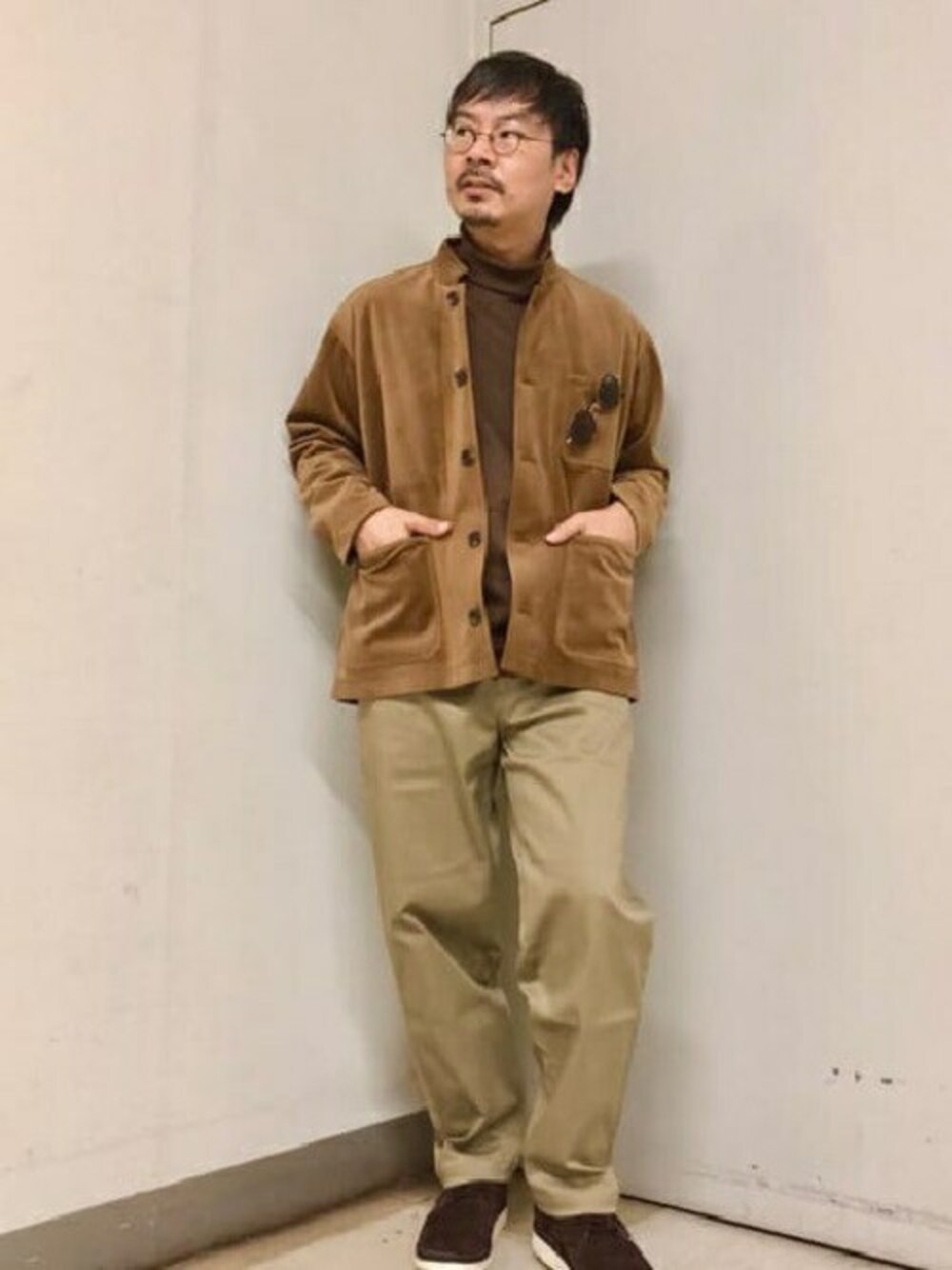 「コーデュロイ、カバーオール、スエード、オフタートル、タケオキクチ(TAKEO KIKUCHI)、TAKEO KIKUCHI、40ct&525、ダウンファブリック」｜「TAKEO KIKUCHIの【Sサイズ～】ダウンファブリック コーデュロイ カバーオール（ダウンジャケット/コート、ブラウン系）」を使った、TAKEO KIKUCHIさん（メンズ・170cm）の秋コーディネートの1枚目の写真