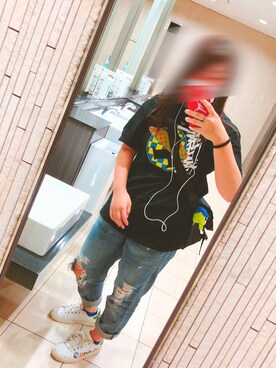 「STUSSY（ステューシー）のアイテム（Tシャツ/カットソー、ブラック系）」を使った、まるまるさん（レディース）の春コーディネート