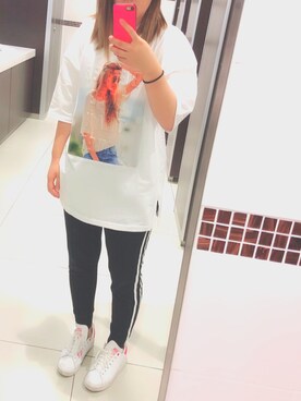 「adidas（アディダス）のアイテム（スニーカー、ホワイト系）」を使った、まるまるさん（レディース）の春コーディネート