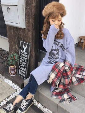 「Ungrid（アングリッド）のインディゴフレイドヘムストスリ（デニムパンツ）」を使った、清水夏姫さん（レディース・160cm）の秋コーディネート