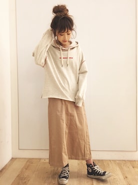 「OZOC（オゾック）のアイテム（パーカー）」を使った、清水夏姫さん（レディース・160cm）の冬コーディネート