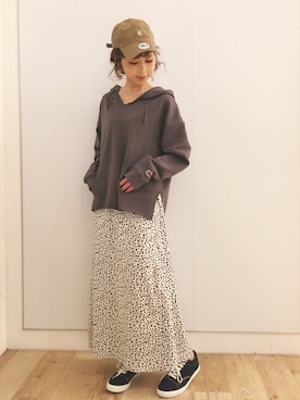「OZOC（オゾック）のアイテム（キャップ）」を使った、清水夏姫さん（レディース・160cm）の冬コーディネート