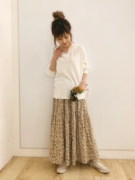 「OZOC（オゾック）のアイテム（パーカー）」を使った、清水夏姫さん（レディース・160cm）の春コーディネート