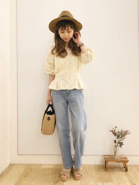 「ぺプラムトップス」｜「アイテム（腕時計）」を使った、清水夏姫さん（レディース・160cm）の春コーディネート