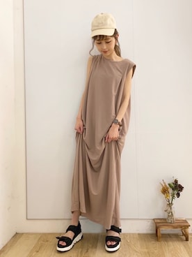 「OZOC（オゾック）のアイテム（キャップ）」を使った、清水夏姫さん（レディース・160cm）の夏コーディネート