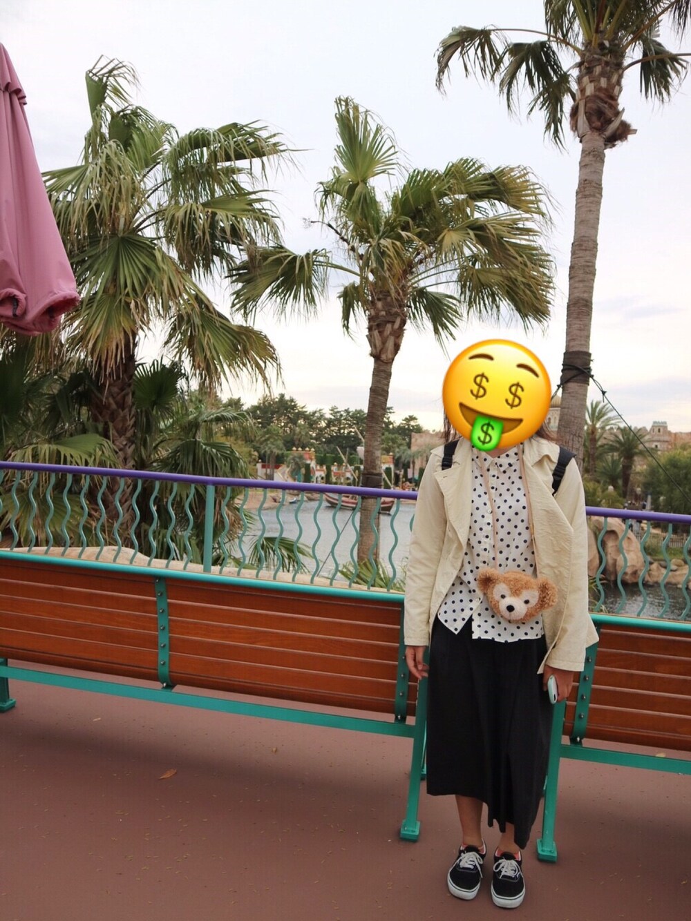 「ディズニー、イースター」｜「GUのアイテム（シャツ/ブラウス、ホワイト系）」を使った、はんさん（レディース・162cm）の春コーディネートの1枚目の写真