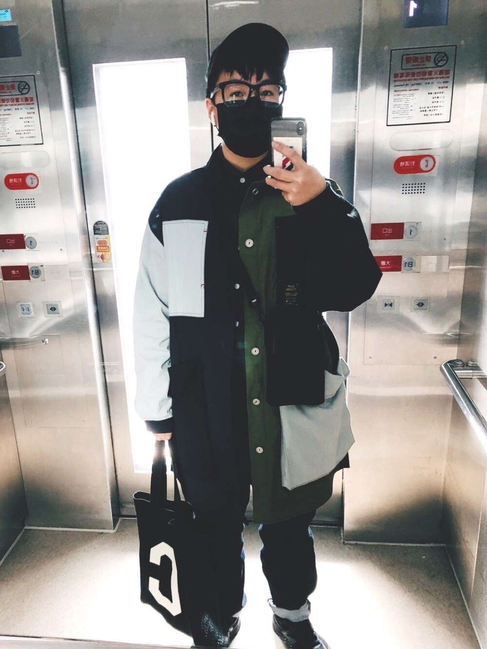 「TAIPEI」｜「MUJIのアイテム（ショルダーバッグ、ブラック系）」を使った、chris3133さん（キッズ・164cm）の冬コーディネートの1枚目の写真