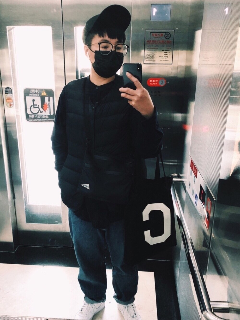 「TAIPEI、NK3」｜「COVERNATのアイテム（バッグ、ブラック系）」を使った、chris3133さん（キッズ・164cm）の冬コーディネートの1枚目の写真