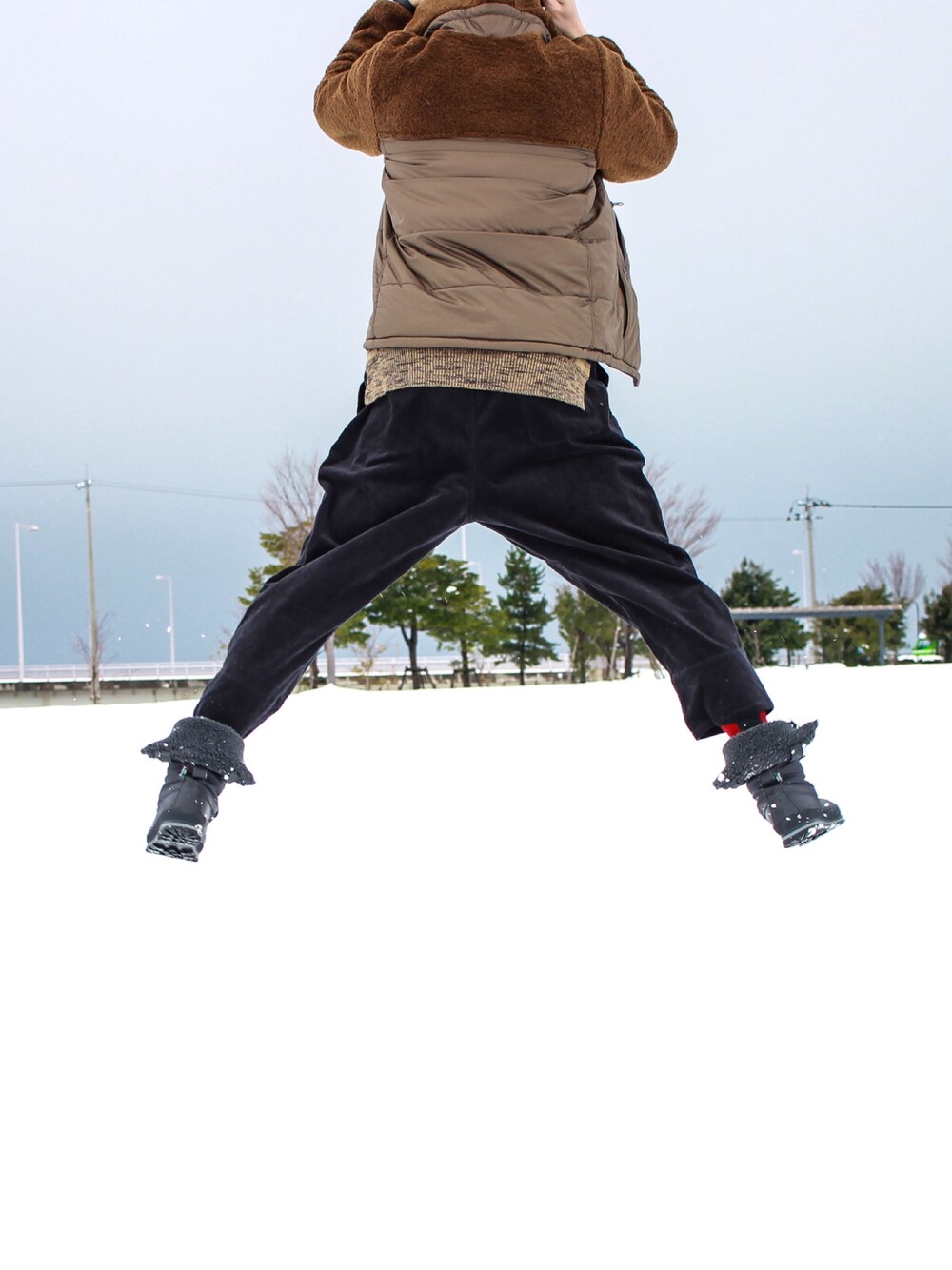 「雪、冬、ボア、ニット、別珍、ボアジャケット、ベレー帽、chloro、chloro sister、ｋｅｌｅｎ」｜「正面のアイテム（その他アウター、ブラウン系）」を使った、マッシーさん（メンズ・174cm）の冬コーディネートの1枚目の写真