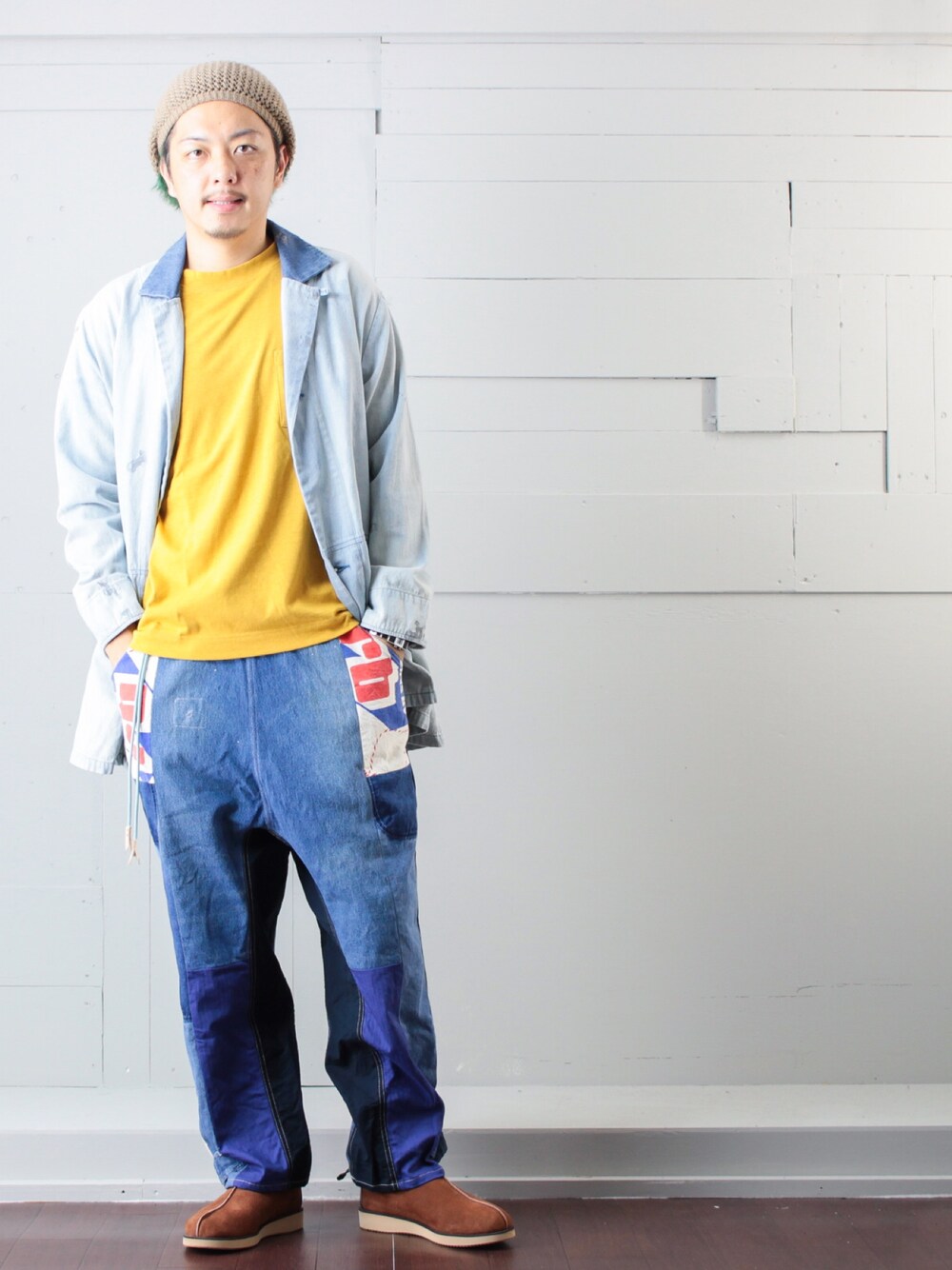 「秋服準備はじめました、デニム、デニムコート、デニムパンツ、デニムonデニム、マスタード、カジュアル、秋のコーデ、秋コーデ、コートスタイル」｜「VOOのアイテム（チェスターコート、ブルー系）」を使った、マッシーさん（メンズ・174cm）の秋コーディネートの1枚目の写真