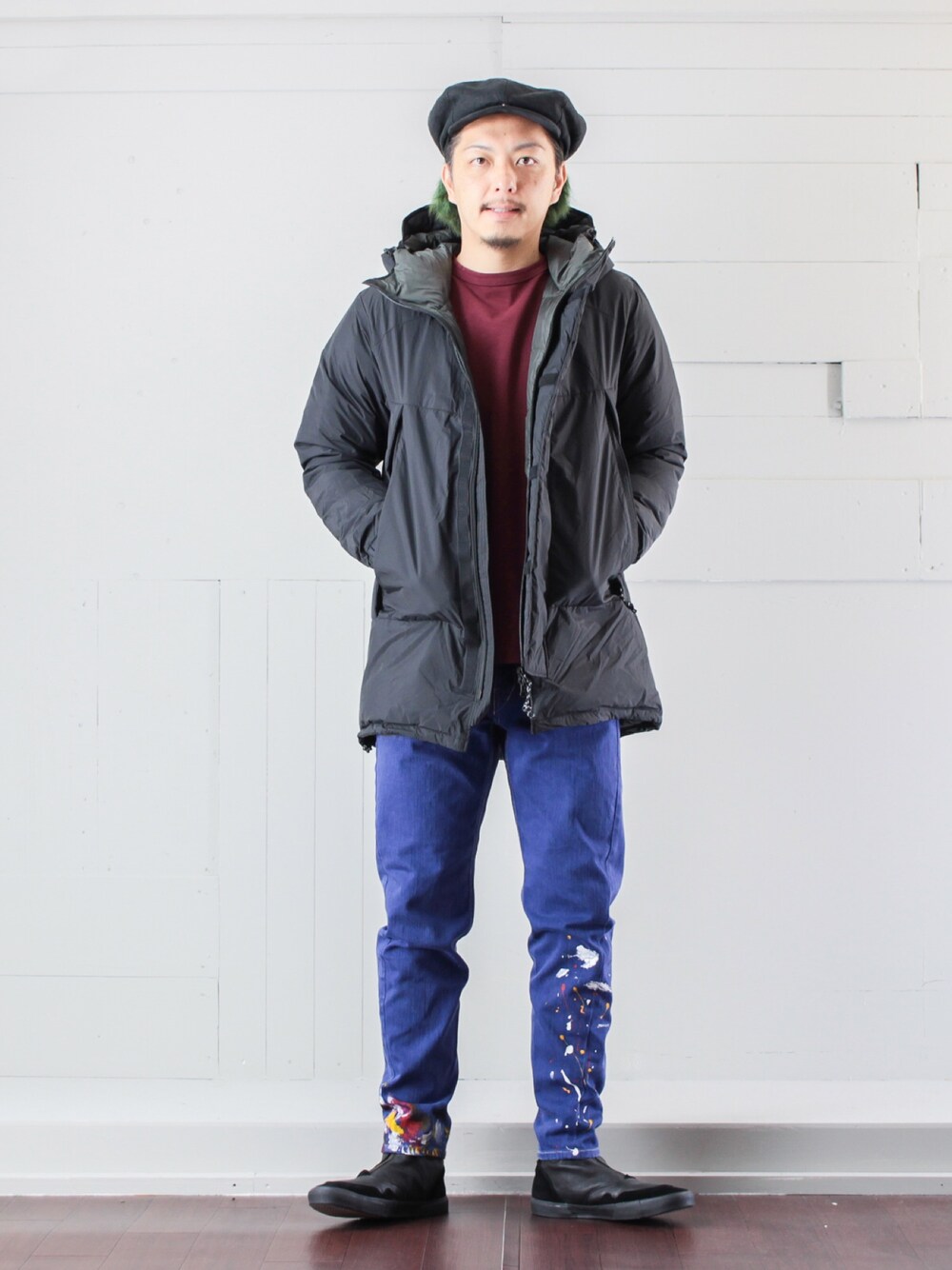 「ストリート服が好き、ダウンジャケット、スリムパンツ、ペンキ加工、ブラック、ダウン、レザーシューズ、キャスケット、ナンガ、冬コーデ」｜「Kelenのアイテム（ダウンジャケット/コート、ブラック系）」を使った、マッシーさん（メンズ・174cm）の秋コーディネートの1枚目の写真