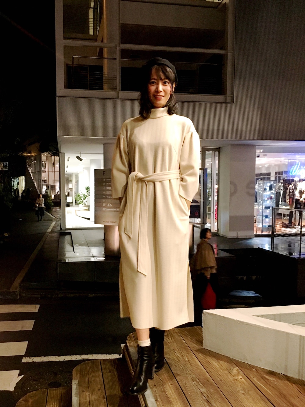 「アーキ、archi、ワンピーススタイル、ワンピースコーデ、ワンピース×ブーツ、ブラックブーツ、ベレー、ベレー帽コーデ」｜「ARCHIのARCHI/アーキ/LINARIA ONEPIECE（ワンピース、ホワイト系）」を使った、Katieさん（レディース・162cm）の秋コーディネートの1枚目の写真