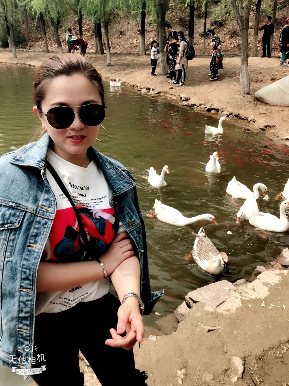 「urban revivoのアイテム（デニムパンツ、ブラック系）」を使った、喜欢冷淡风的胖子さん（レディース・158cm）の秋コーディネートの1枚目の写真