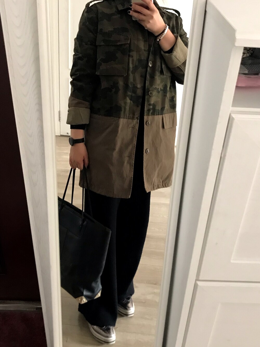 「alexanderwangのアイテム（トートバッグ、ブラック系）」を使った、喜欢冷淡风的胖子さん（レディース・158cm）の秋コーディネートの1枚目の写真