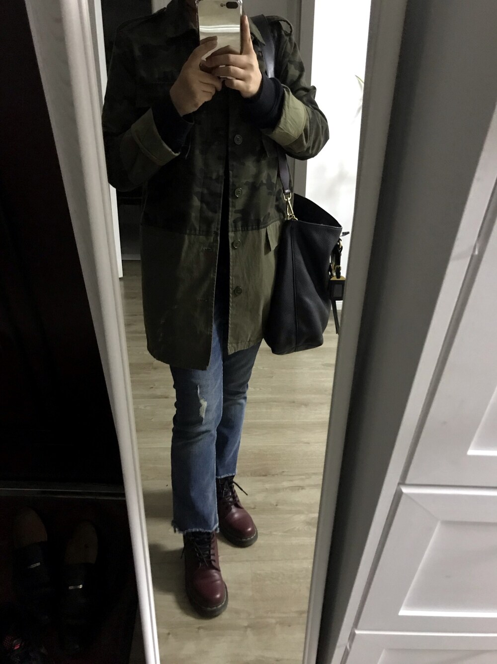 「Dr. Martensのアイテム（シューズ、レッド系）」を使った、喜欢冷淡风的胖子さん（レディース・158cm）の秋コーディネートの1枚目の写真
