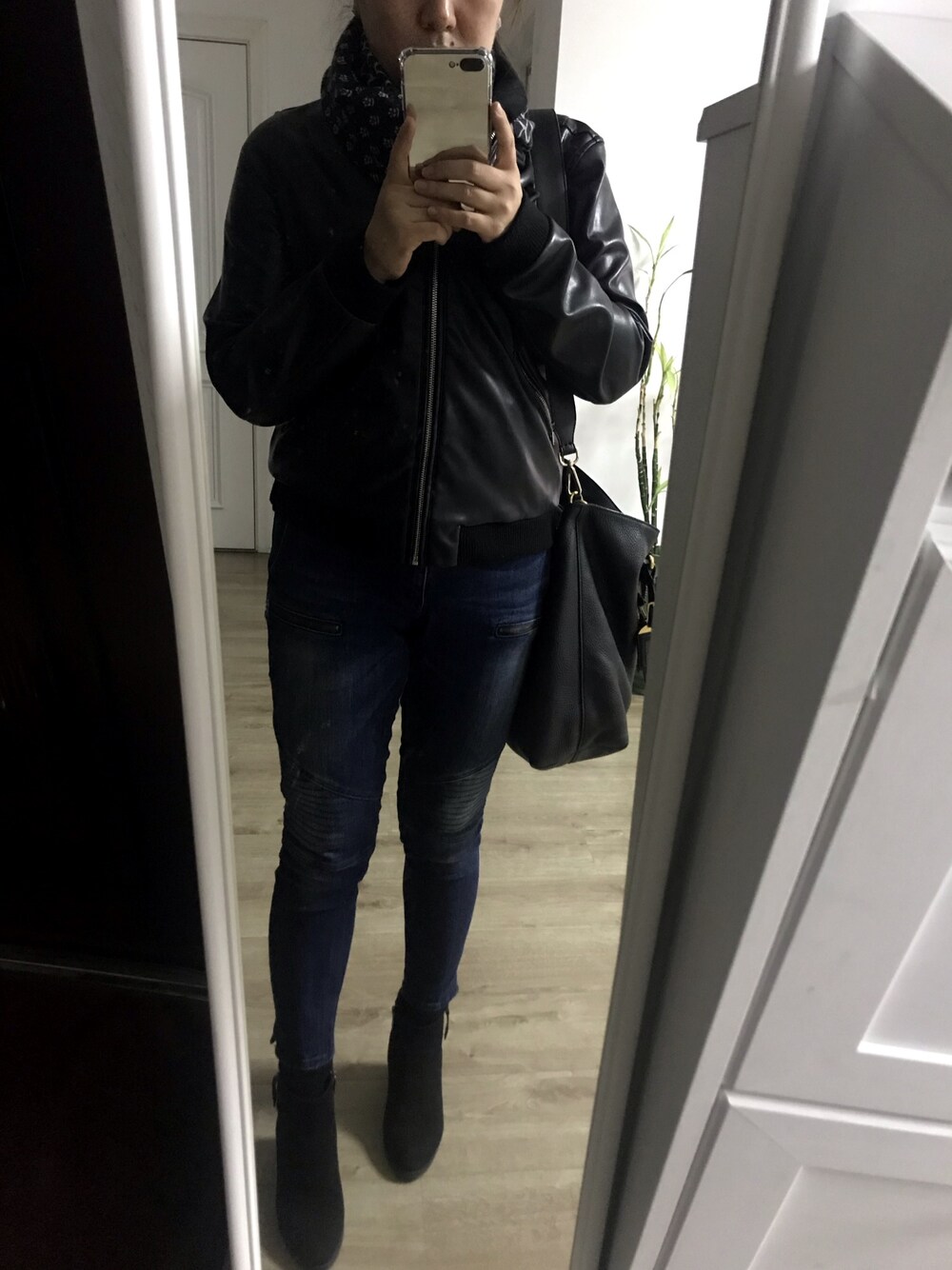 「ZARAのアイテム（デニムパンツ、ブルー系）」を使った、喜欢冷淡风的胖子さん（レディース・158cm）の秋コーディネートの1枚目の写真