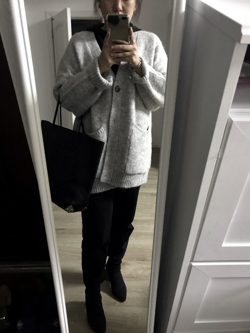 「ZARAのアイテム（パンツ、ブラック系）」を使った、喜欢冷淡风的胖子さん（レディース・158cm）の秋コーディネートの1枚目の写真