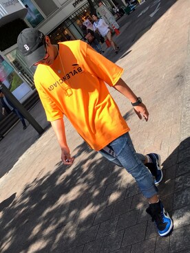 Balenciaga バレンシアガ のtシャツ カットソー オレンジ系 を使ったメンズ人気ファッションコーディネート 季節 6月 8月 Wear