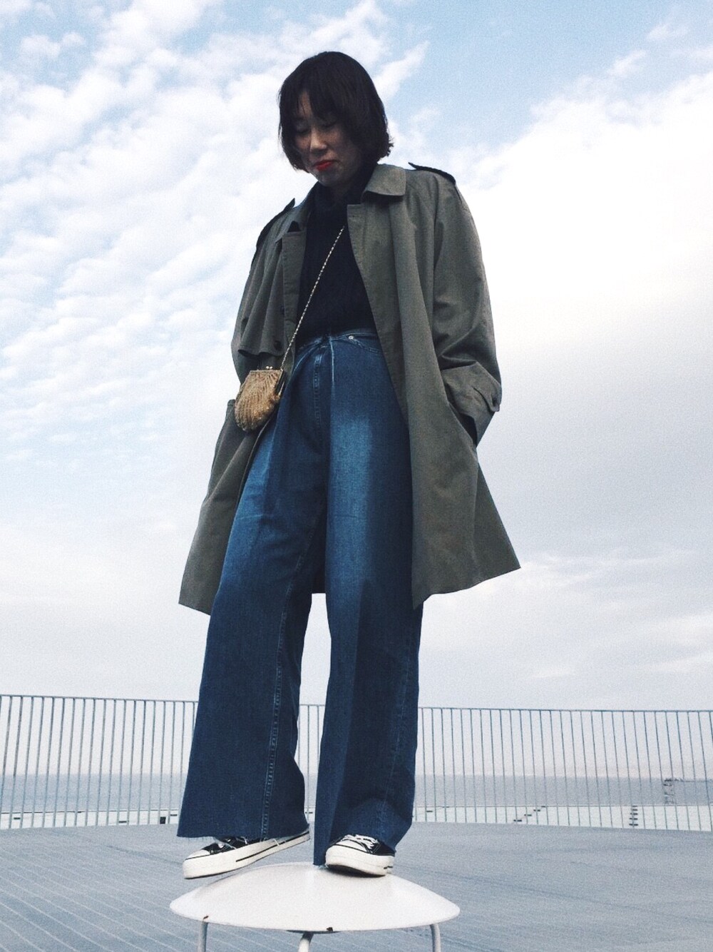 「JOHN LAWRENCE SULLIVAN、美術館」｜「JOHN LAWRENCE SULLIVANのアイテム（デニムパンツ、ブルー系）」を使った、TOMさん（レディース・164cm）の春コーディネートの1枚目の写真