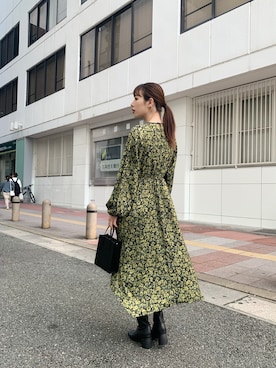 「MURUA（ムルーア）のデザインベルトスクエアバッグ（ショルダーバッグ）」を使った、miyabi uechiさん（レディース・162cm）の秋コーディネート