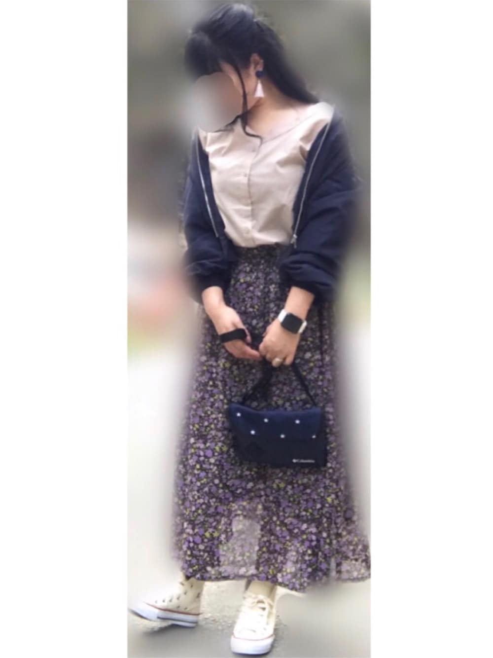 「休日スタイル、カジュアル、春コーデ、花柄、コンバース、ベージュ、スカート」｜「しまむらのアイテム（スカート、ブラック系）」を使った、★USA☆さん（レディース・154cm）の春コーディネートの1枚目の写真