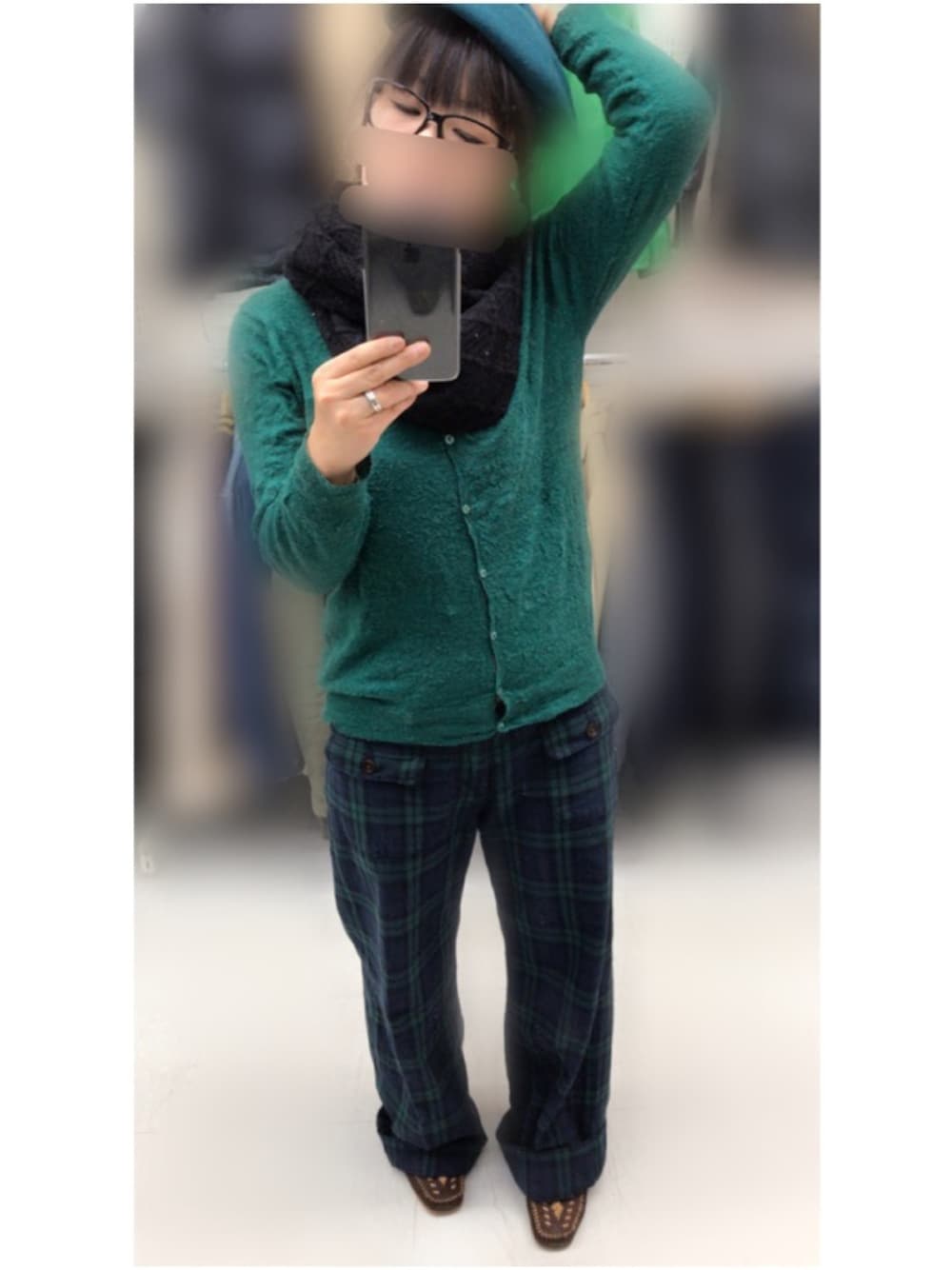 「シンプルコーデ、カジュアル、レトロ、70's、チェック、おしゃれさんと繋がりたい」｜「古着のアイテム（パンツ、グリーン系）」を使った、★USA☆さん（レディース・155cm）の冬コーディネートの1枚目の写真