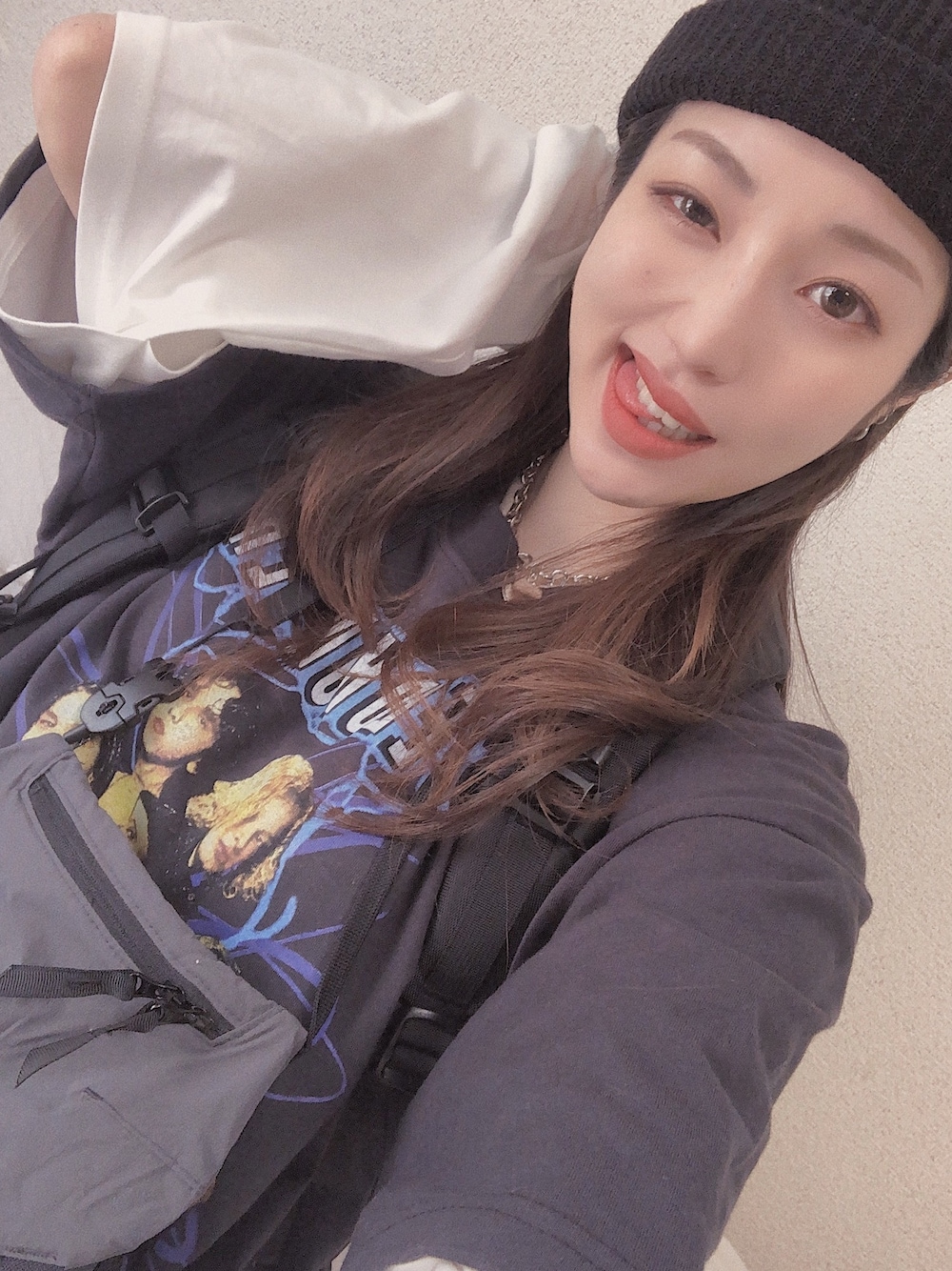 「VINTAGE、シンプル、スポーツミックス、sporty」｜「BALENCIAGAのアイテム（Tシャツ/カットソー、グレー系）」を使った、noyunnnさん（レディース・166cm）の春コーディネートの1枚目の写真
