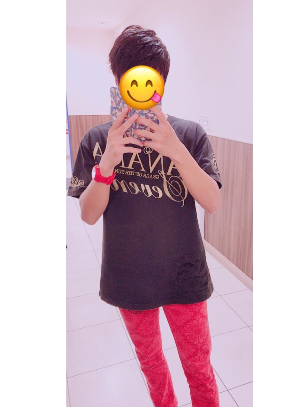「BANANASEVENのアイテム（Tシャツ/カットソー、ブラック系）」を使った、S~さん（メンズ・173cm）の秋コーディネートの1枚目の写真