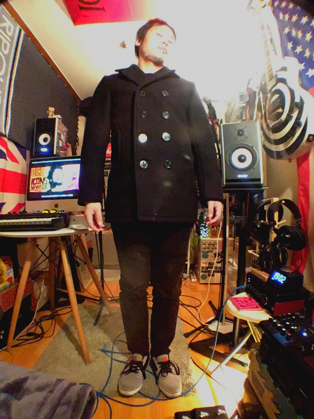「Pコート、シンプルコーデ、冬、SCHOTT、Quicksilver、DC SHOES、コート」｜「schottの■■■SCHOTT×JS　P-COAT/別注 ショット ピーコート#■■■（ピーコート、ブラック系）」を使った、Interpreterさん（メンズ・174cm）の冬コーディネートの1枚目の写真