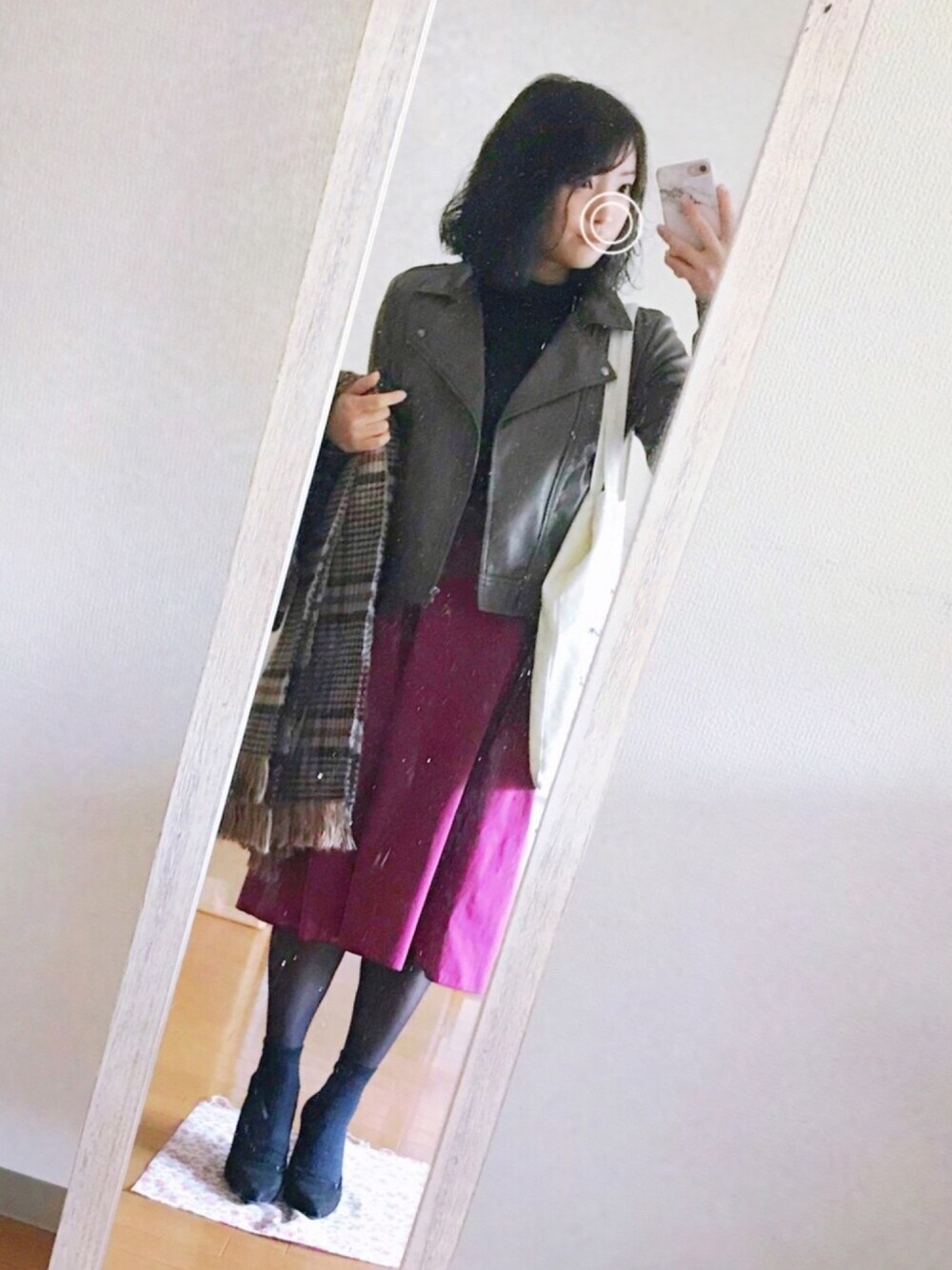 「ライダースジャケット、レザージャケット、リブニット、リバーシブル、ピンクスカート、URBAN RESEARCH ROSSO、agnes b.、ポインテッドトゥ」｜「SENSE OF PLACE by URBAN RESEARCHのリブハイネックセーター（ニット/セーター、ブラック系）」を使った、ｙｏｕさん（レディース・151cm）の冬コーディネートの1枚目の写真