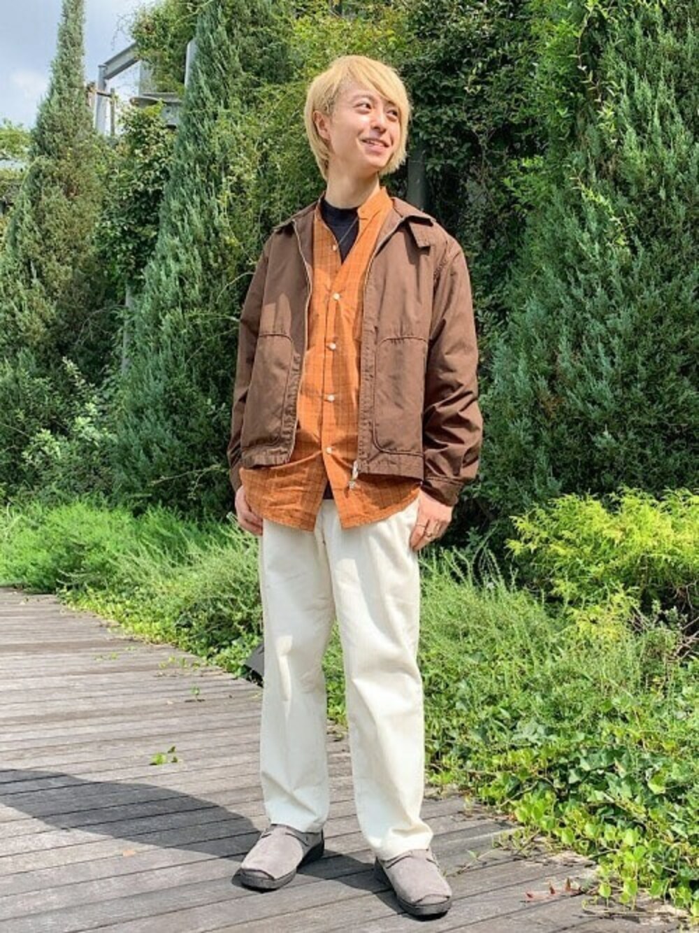 「大人カジュアル、シップス、休日スタイル、シャツスタイル、スエードシューズ、オータムカラー、秋冬コーデ」｜「SHIPS anyのSHIPS any: ルーズフィット オーバーサイズ バンドカラー 長袖 シャツ◇（シャツ/ブラウス、オレンジ系）」を使った、東松さん（メンズ・168cm）の秋コーディネートの1枚目の写真