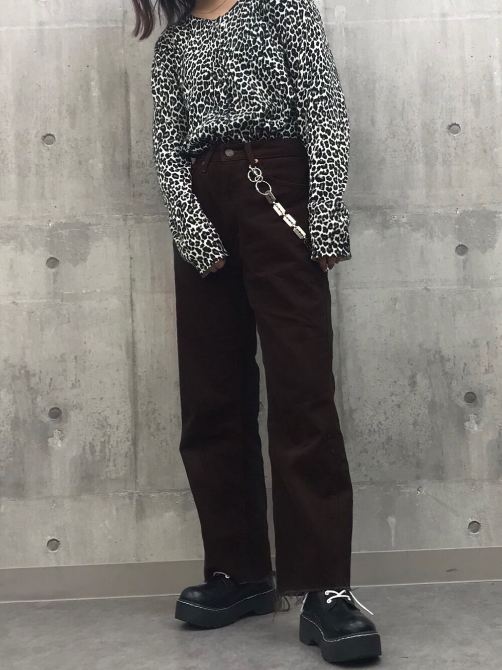 「秋のブラウンスタイル、レオパード、カーディガン、秋コーデ、outfit、雨の日コーデ、Levi's、切りっぱなしデニム」｜「H&Mのアイテム（ニット/セーター、ブラウン系）」を使った、ミサ(JEANASiS)さん（レディース・155cm）の秋コーディネートの1枚目の写真