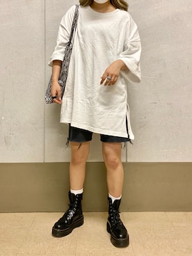 「JEANASIS（ジーナシス）のBIGスリットTEE/884386（Tシャツ/カットソー）」を使った、ミサ(JEANASiS)さん（レディース・155cm）の夏コーディネート