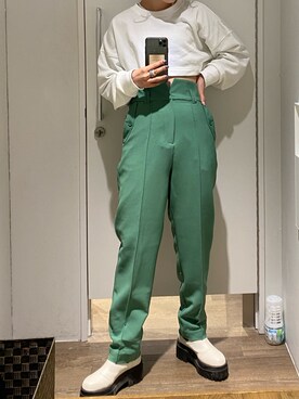 「肌見せ」｜「アイテム（スウェット）」を使った、ミサ(JEANASiS)さん（レディース・155cm）の冬コーディネート