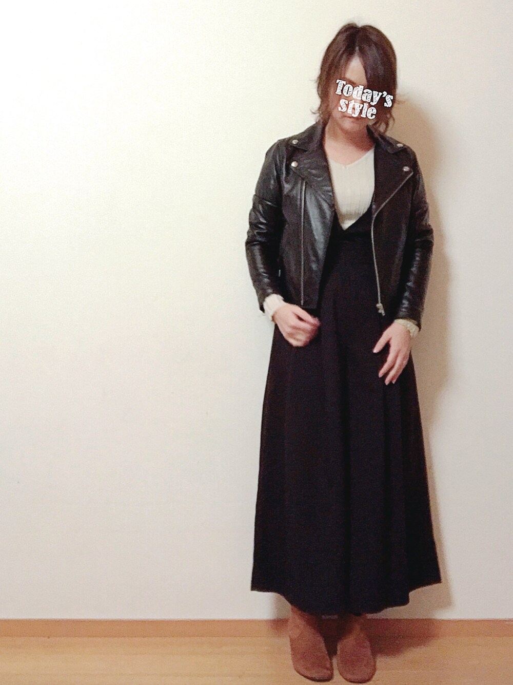 「ライダース、サロペット、リブニット、ブラック、ママコーデ、ootd、シンプル、休日スタイル、おしゃれさんと繋がりたい、outfit」｜「JEANASISの15SSレザーライダース/558255（ライダースジャケット、ブラック系）」を使った、ツナチョコさん（レディース・157cm）の冬コーディネートの1枚目の写真