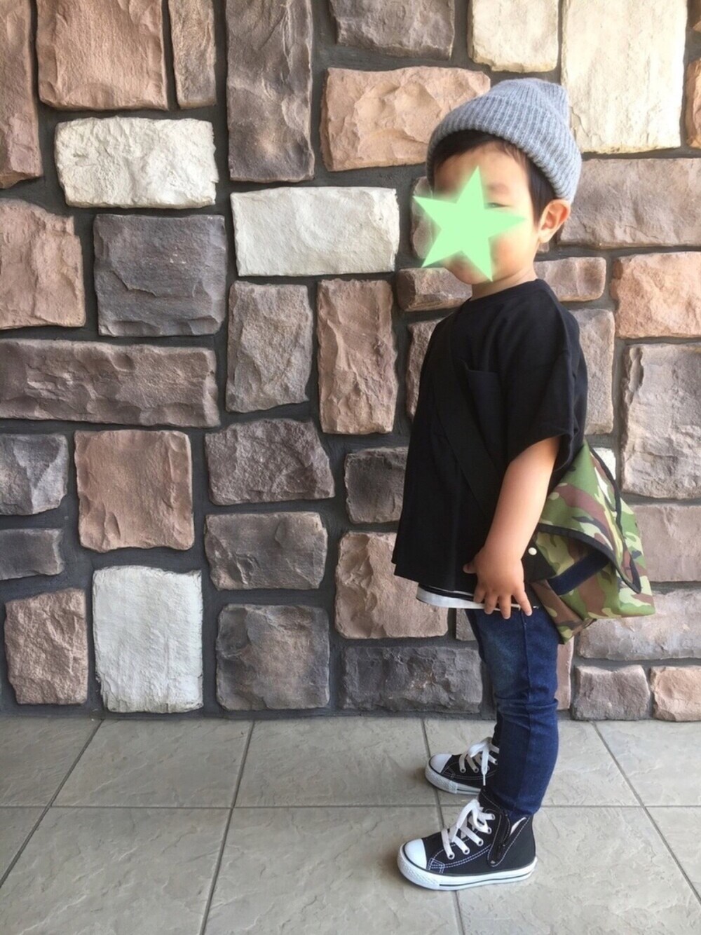 「キッズファッション、休日スタイル、3歳、カジュアル、ブラック、おとこのこ、シンプル」｜「COMECHATTO&CLOSETのARTEX WATCH CAP（ニットキャップ/ビーニー、グレー系）」を使った、y&y(*˘︶˘*).｡.:*♡さん（キッズ・90cm）の春コーディネートの1枚目の写真
